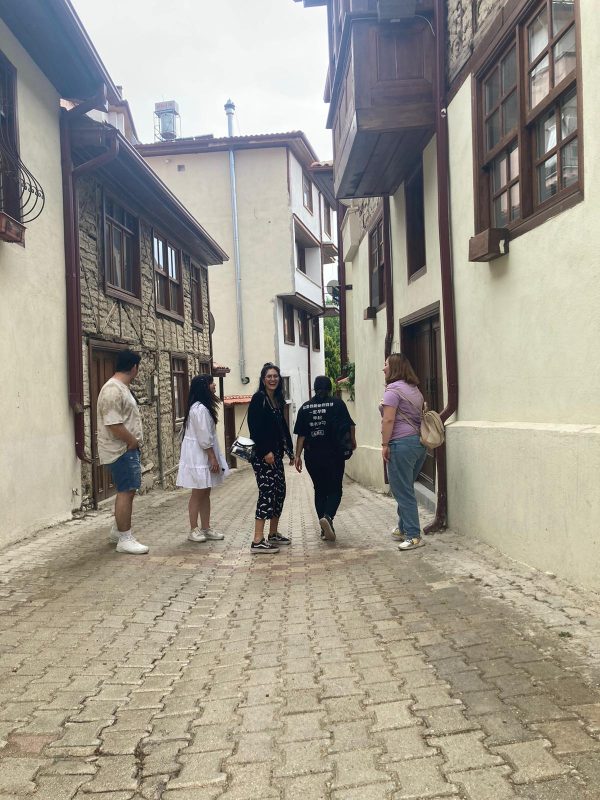 turizm-fakultesi-ogrencilerimizin-elmali-gezisi6299fb0855478.jpeg